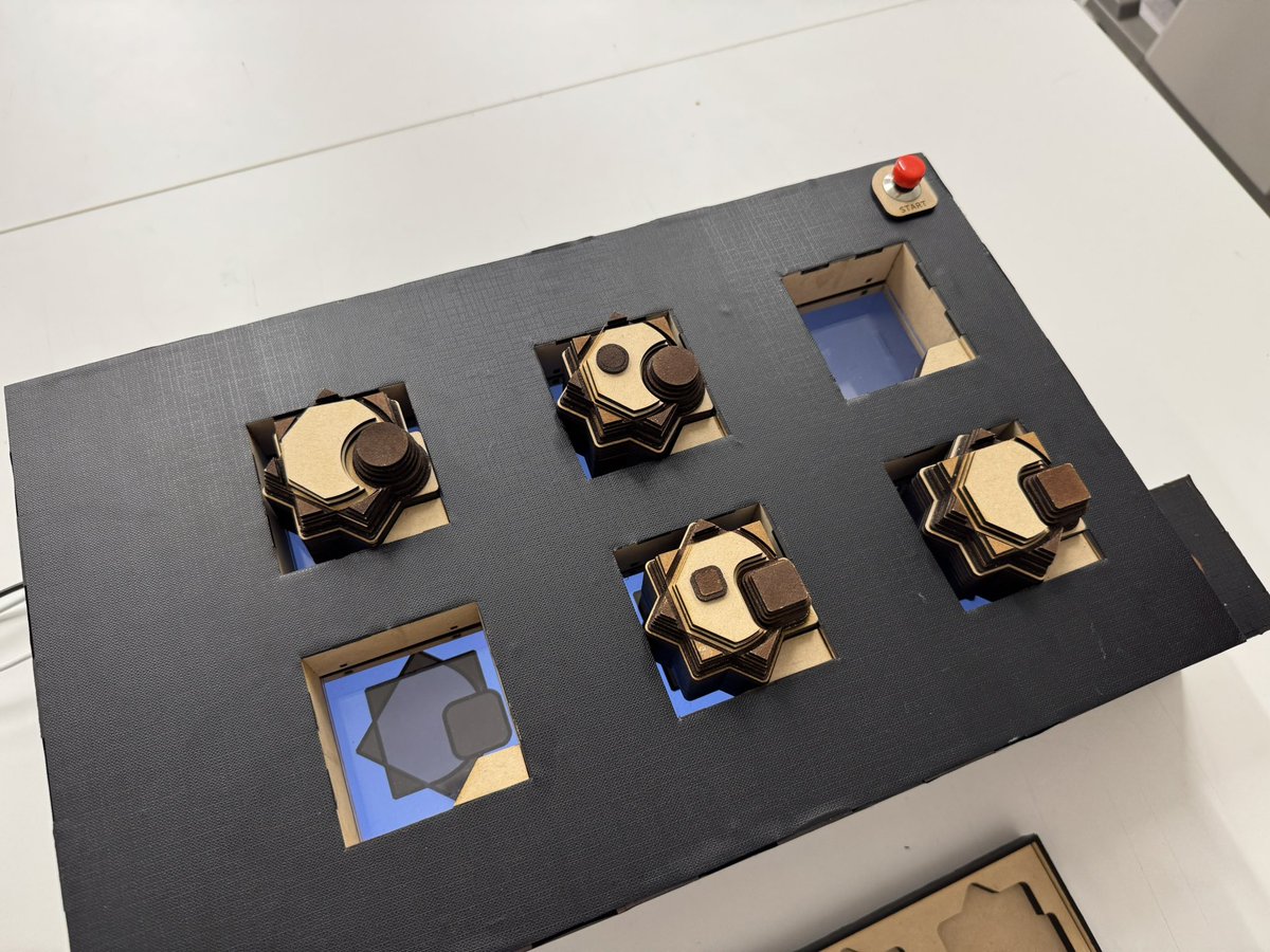 明後日、企業とのコラボレーションイベントで学生が発表する作品が完成してた