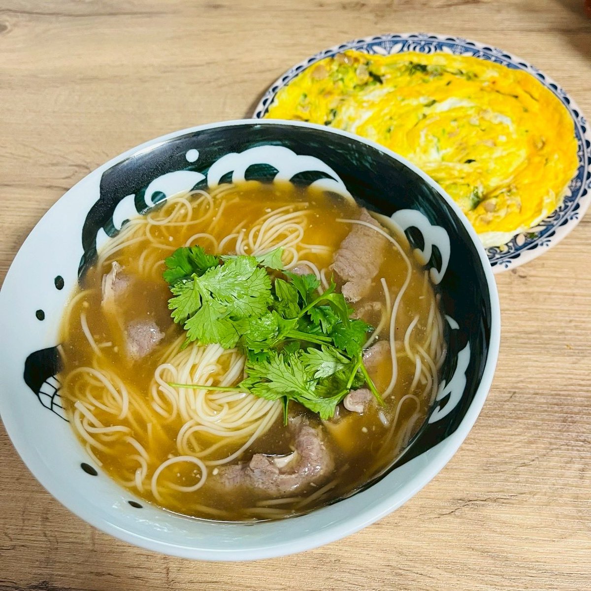 cooking_danna's tweet photo. 台湾で食べた豚もつの麺と干し大根の卵焼き

#旦那ご飯　#マイプリ https://t.co/XcUC63Lgcq