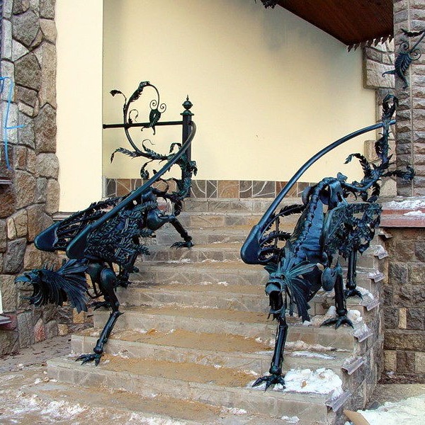 A private house entrance… guarded by dragons.