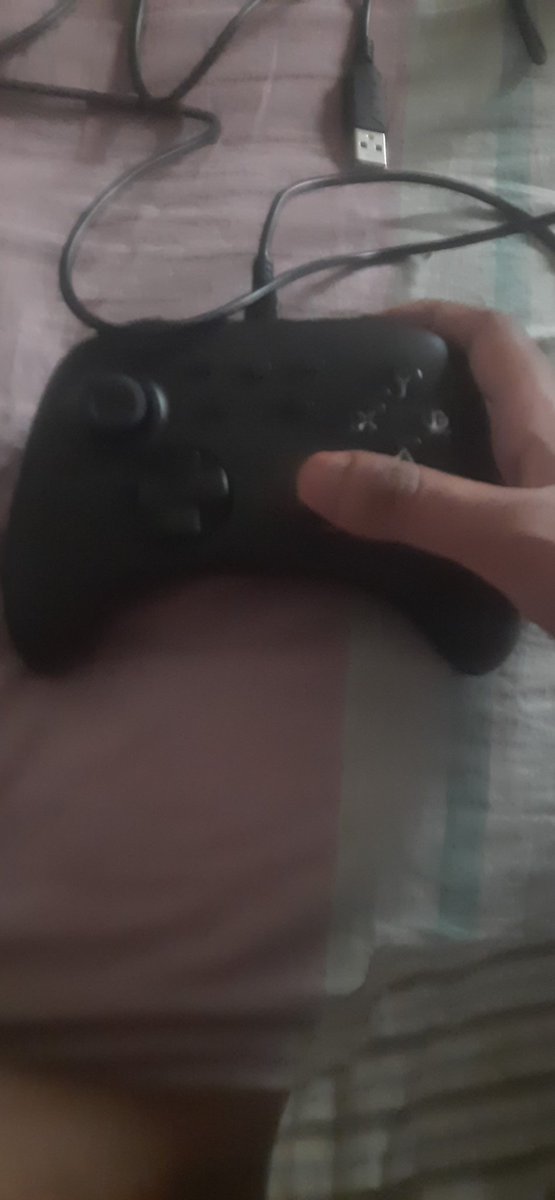 65_gd's tweet photo. @LouTwoShoes Girl my controller looks like this. I seriously cant see a way to be able to play mh on this without ruining my hands. https://t.co/1fjKEwzDPQ