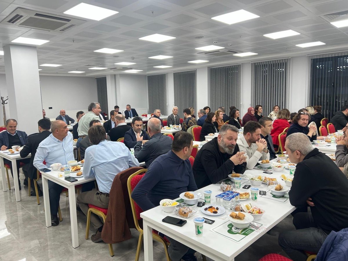 Samsun_Cevre's tweet photo. Emekli arkadaşlarımızla iftar yemeğinde bir araya geldik.  

Samsun Çevre Şehircilik ve İklim Değişikliği İl Müdürlüğü olarak yakın zamanda emekli olan kıymetli çalışma arkadaşlarımızla bir araya geldik. https://t.co/tKJ6ZAufVw