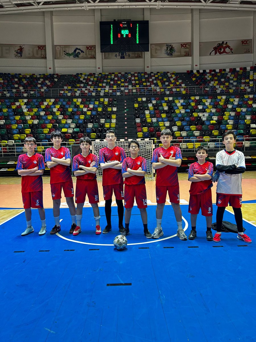 bhcshr_samlise's tweet photo. 🏆 YILDIZ ERKEK 
FUTSAL TAKIMIMIZ İL FİNALLERİNDE SON 6 TAKIM ARASINA ADINI YAZDIRMIŞTIR.
Sahada gösterdikleri üstün performansla rakibini güzel bir skorla  mağlup eden sporcularımızı yürekten tebrik ediyoruz.
👏 Emeği geçen tüm sporcularımıza ve öğretmenlerimize teşekkür ederiz. https://t.co/nWWhLFzn7M