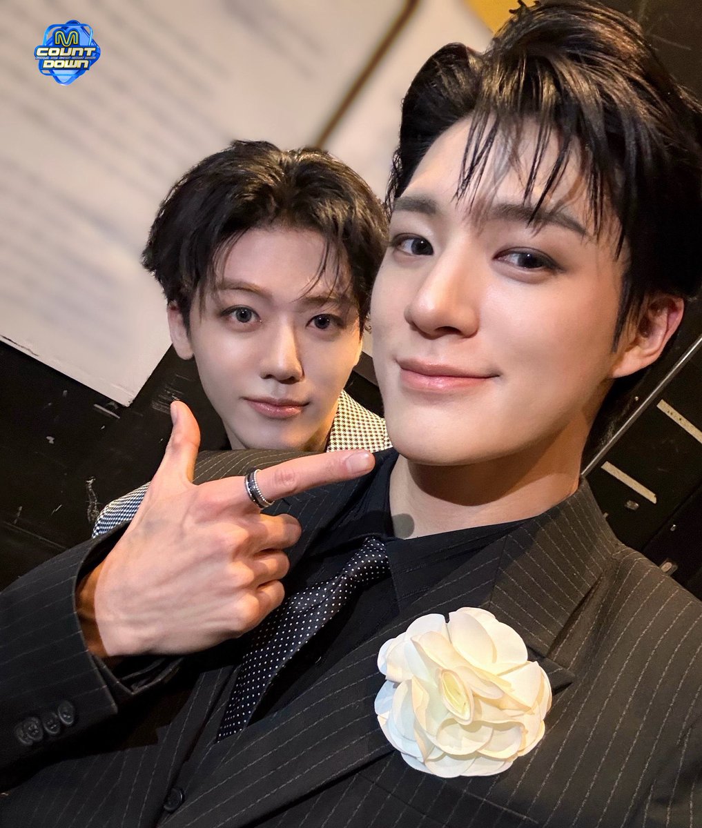 Nomin_nojam's tweet photo. ระยะห่าง ช่องว่าง คืออะไรไม่เคยรู้จัก 😆😆😆 https://t.co/tl2jYbxRNY