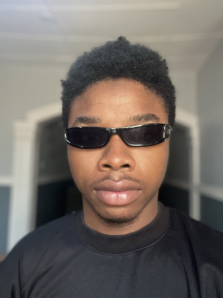 Opens front camera 📸 🥱