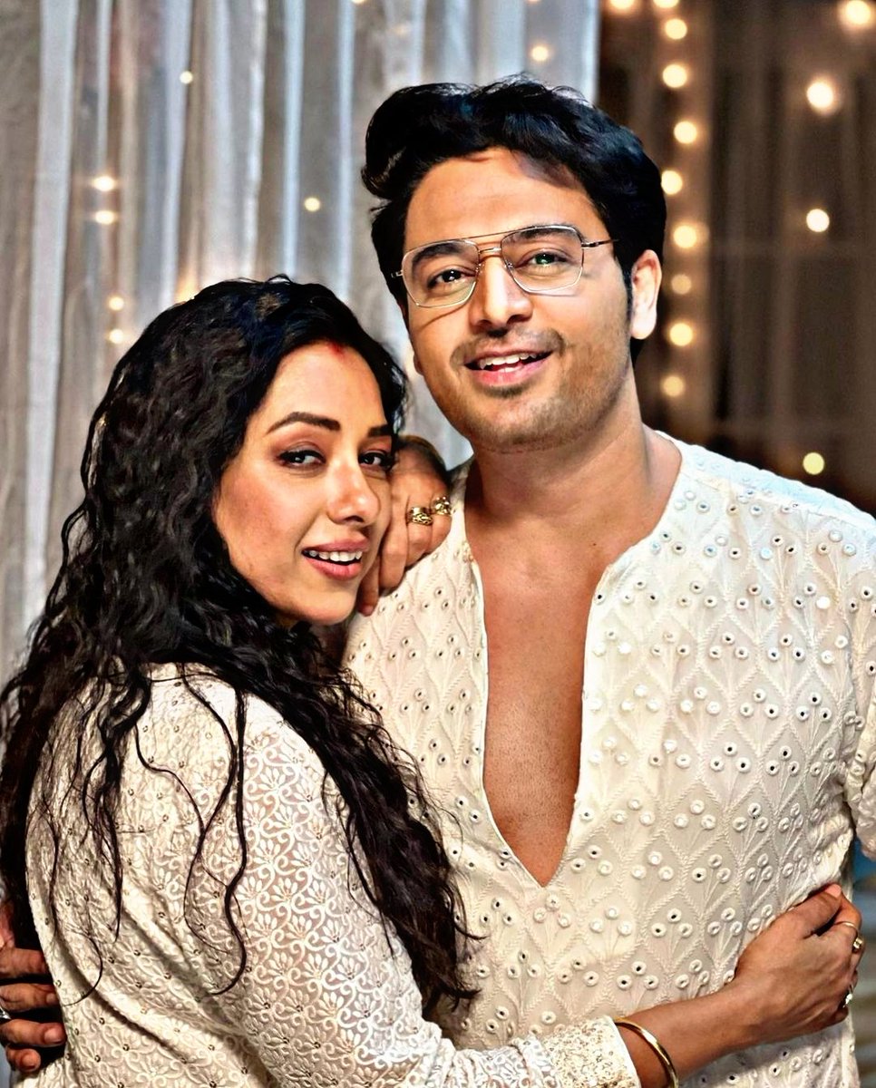 bajaksapna21's tweet photo. Vision In White🔥🤍

Hot Babies❤️‍🔥

One of my most fav look of them🫣

MAAN FOREVER❣️

#MaAn #Anupamaa #AnujKapadia
#RupaliGanguly #GauravKhanna #GauRup https://t.co/ppZA4WK6eC