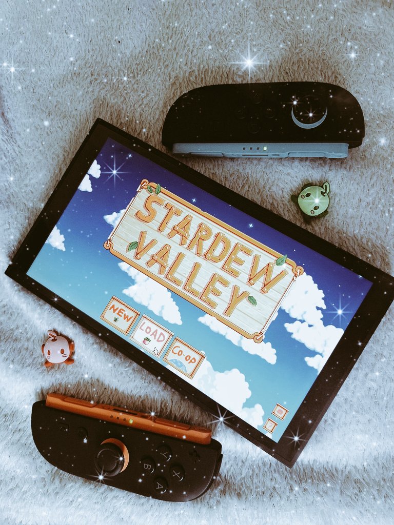 amycollects's tweet photo. Happy 10 years to my favourite game ! Thank you for brining me so much joy and i cannot wait to see what the 1.7 update comes with 💖 #StardewValley https://t.co/5crC0ptKNZ