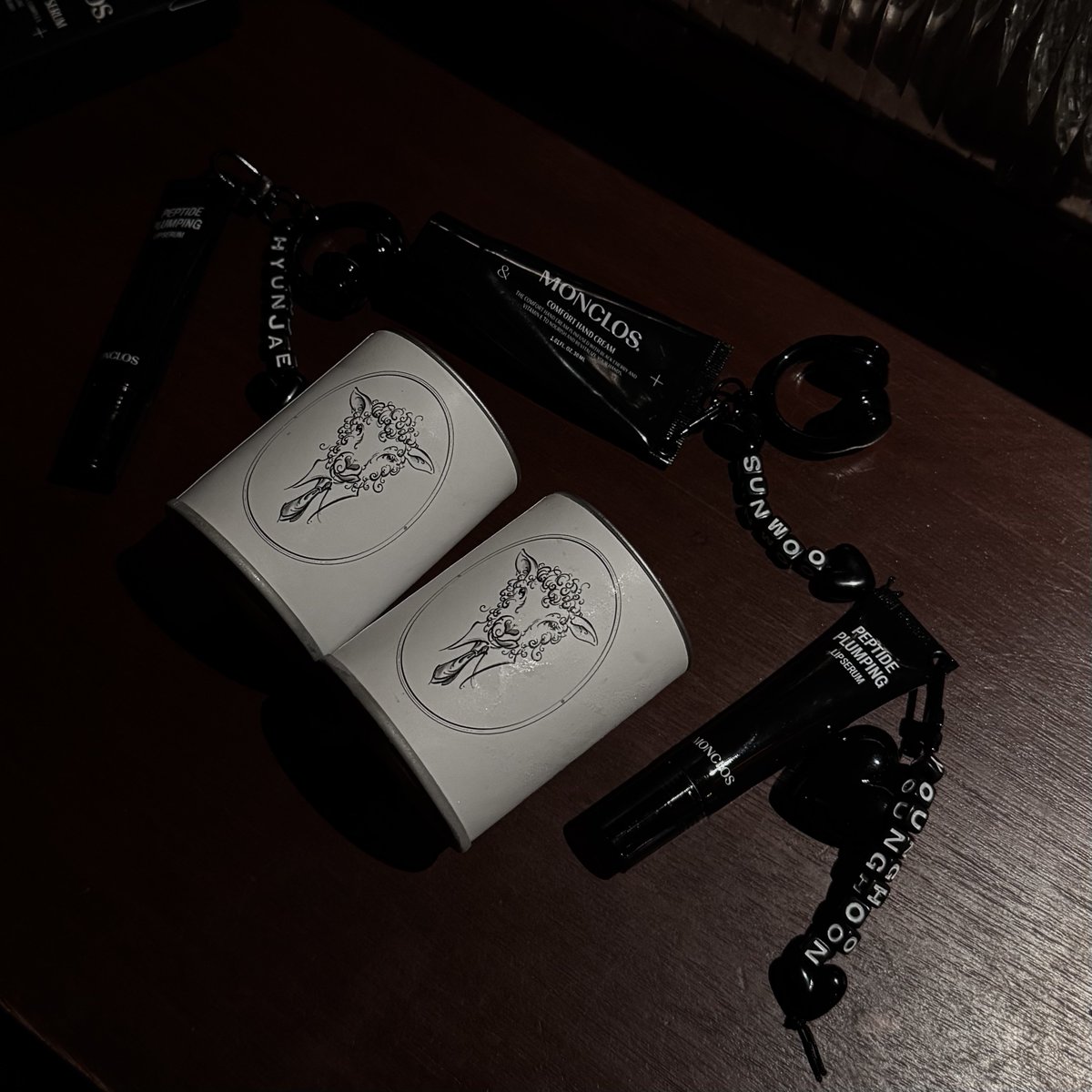 3.12-25 홍대 AK프라자
몽클로스 팝업 한다니까 많관부♡

몽클로스 팝업 가면 사진 잘 찍어주는 친절한 몽베베(꿍프운니) 잇다요