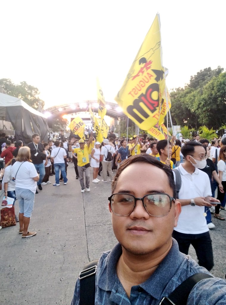 CJhon_05's tweet photo. Tayo ang People Power!

#EDSA40 
#EDSAPeoplePower 
#EDSARevolution https://t.co/DcaZ6Yocbs