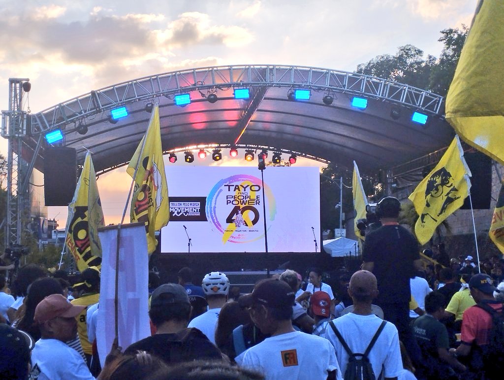 CJhon_05's tweet photo. Tayo ang People Power!

#EDSA40 
#EDSAPeoplePower 
#EDSARevolution https://t.co/DcaZ6Yocbs