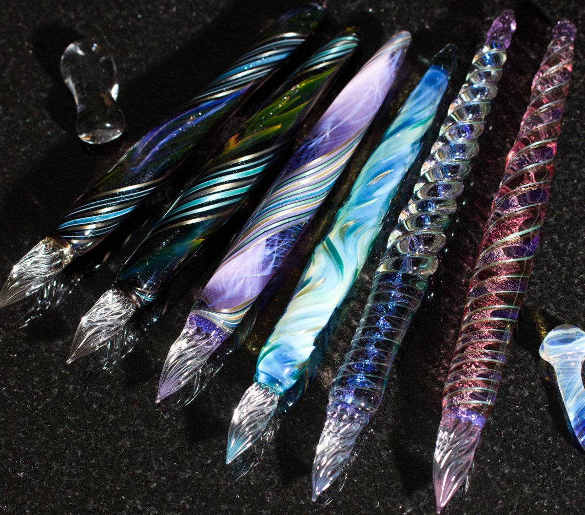 本日締め切り〆ガラスペン抽選販売会・2月分の応募受付中🔥一般の工芸ガラスよりも傷つきにくく耐久性の高いパイレックス製のガラスペン12点を出品中🌞締め切りは26日（木）24時。当落連絡は27日夜。あなた好みの1本が見つかるかも✨
応募サイトはこちら
kinokodama.easy-myshop.jp
#ガラスペン #文房具