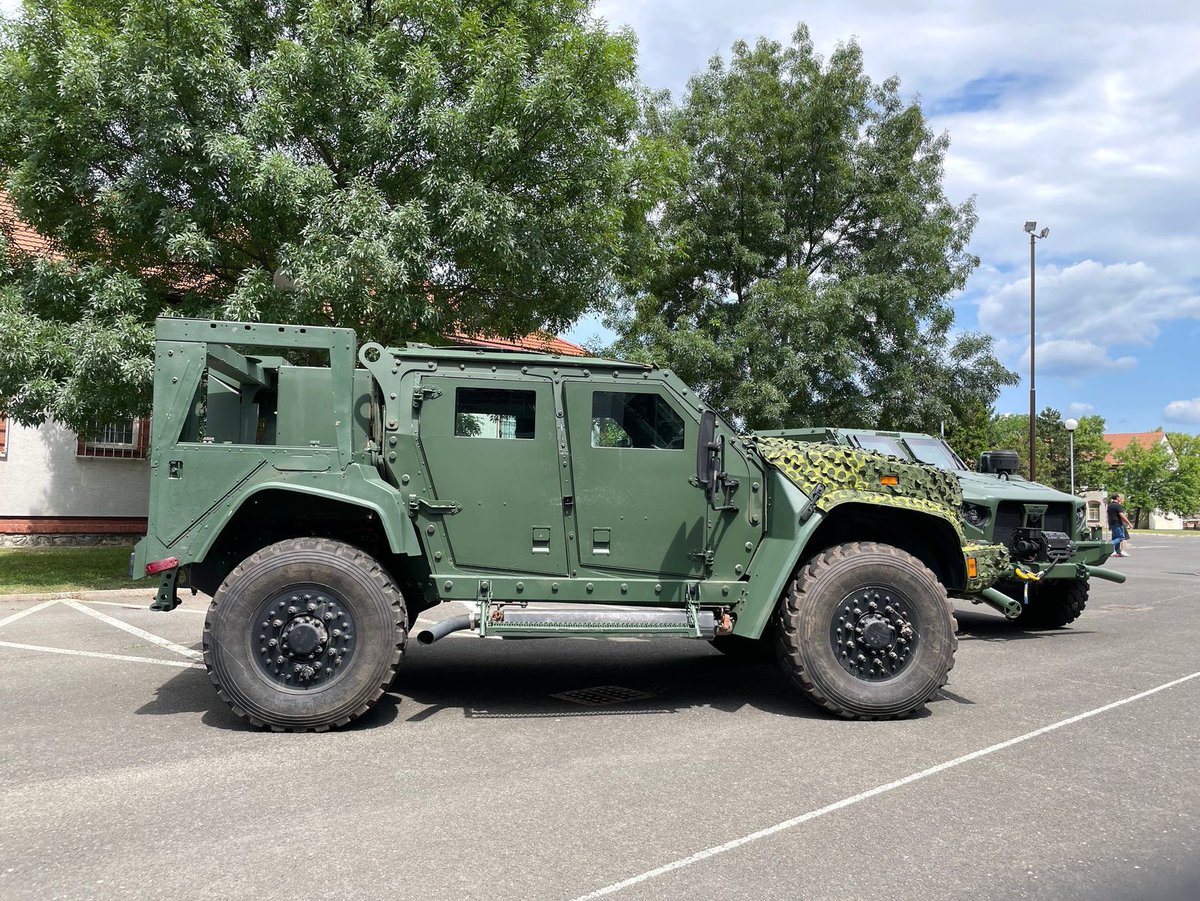 praisethesteph's tweet image. 🇸🇰#Slovakia: Slovakia has received its first JLTV 4x4.

The first of 160 ordered Oshkosh M1278A1/A2 Heavy Gun Carriers Joint Light Tactical Vehicle (JLTV) vehicles have arrived in Slovakia. Slovakia ordered these vehicles back in 2023 thanks to a donation of 200 million USD from