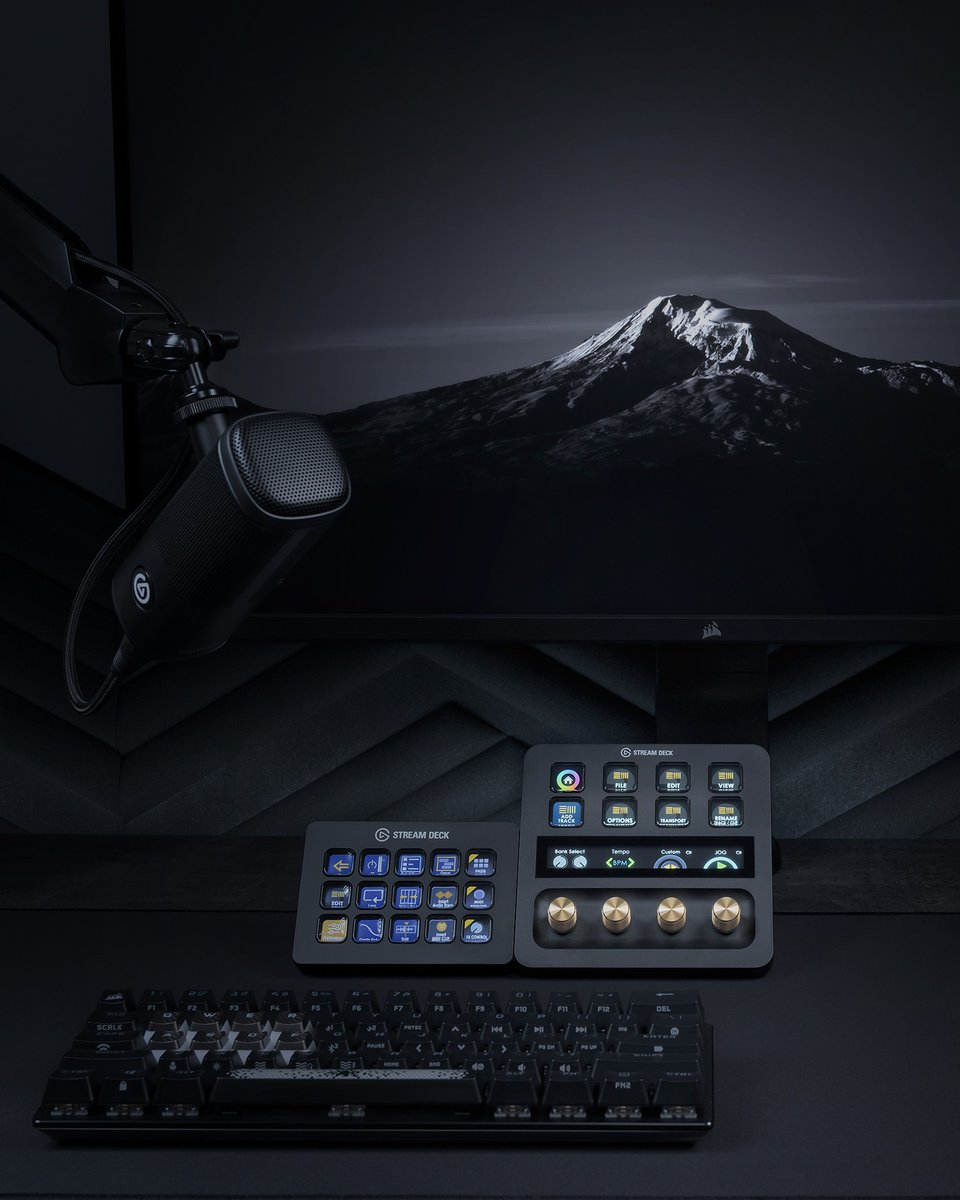 elgatoJP's tweet image. ブラック基調のデバイス群でデスクをシックに、作業は効率的に