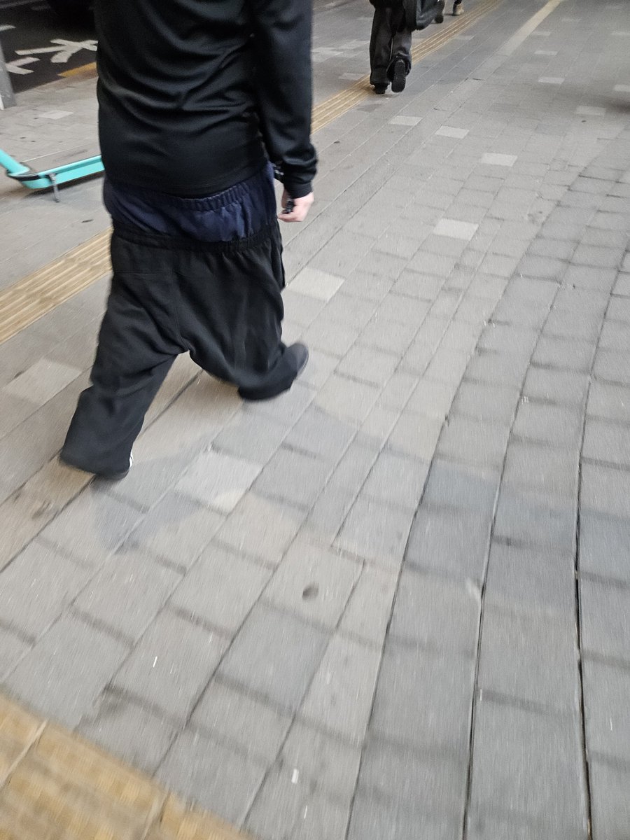 홍대 왔는데 ㅆ발 이게 뭐지?
서울러들의 기개에 정신이 혼미하네