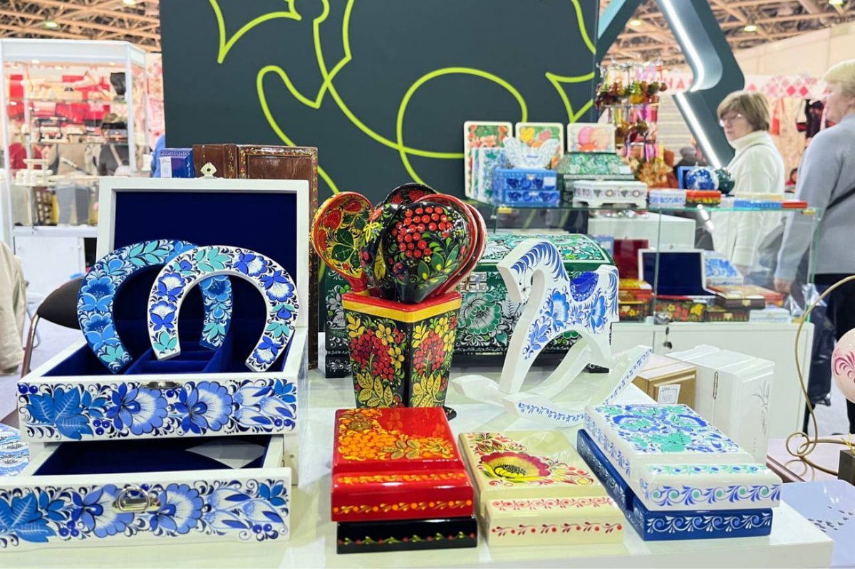 mfa_russia's tweet photo. 💬 #Zakharova: From March 4-8, #Moscow's Gostiny Dvor will host the Russian folk arts & crafts exhibition “#LADYA. Spring Fantasy-2026”.
🪆 Its main goal is cultural enrichment, strengthening interethnic harmony & reinforcing the bonds of friendship among the peoples of Russia. https://t.co/S3NLEfTsZj