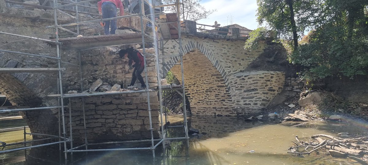 AcoaAke's tweet image. 🚧1ª fase de la rehabilitación del antiguo puente del #concejo de #Sendadiano👉#Patrimonio @Araba 

📌 Y... en la 2ª se procederá al arreglo de los apartaderos de los tajamares, así como ha remozar la cercana presa del río Baias

@Kuartango_Udala @AnanakoKuadrila #Araba #Alava
