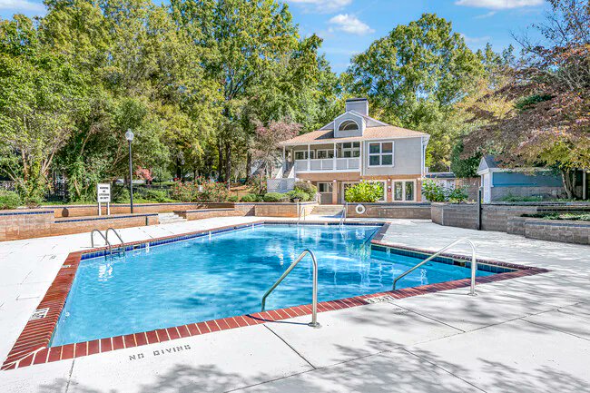 The_Jade_Clt's tweet image. 🌸 Fall in Love This Spring at The Jade Charlotte 🌸

Fresh season. Fresh start. 🏡✨
Modern floor plans, resort-style amenities, prime Charlotte location &amp;amp; pet-friendly living 🐾
Schedule your tour today! 💛
#CharlotteLiving #SpringMove

Pricing subject to change. Call