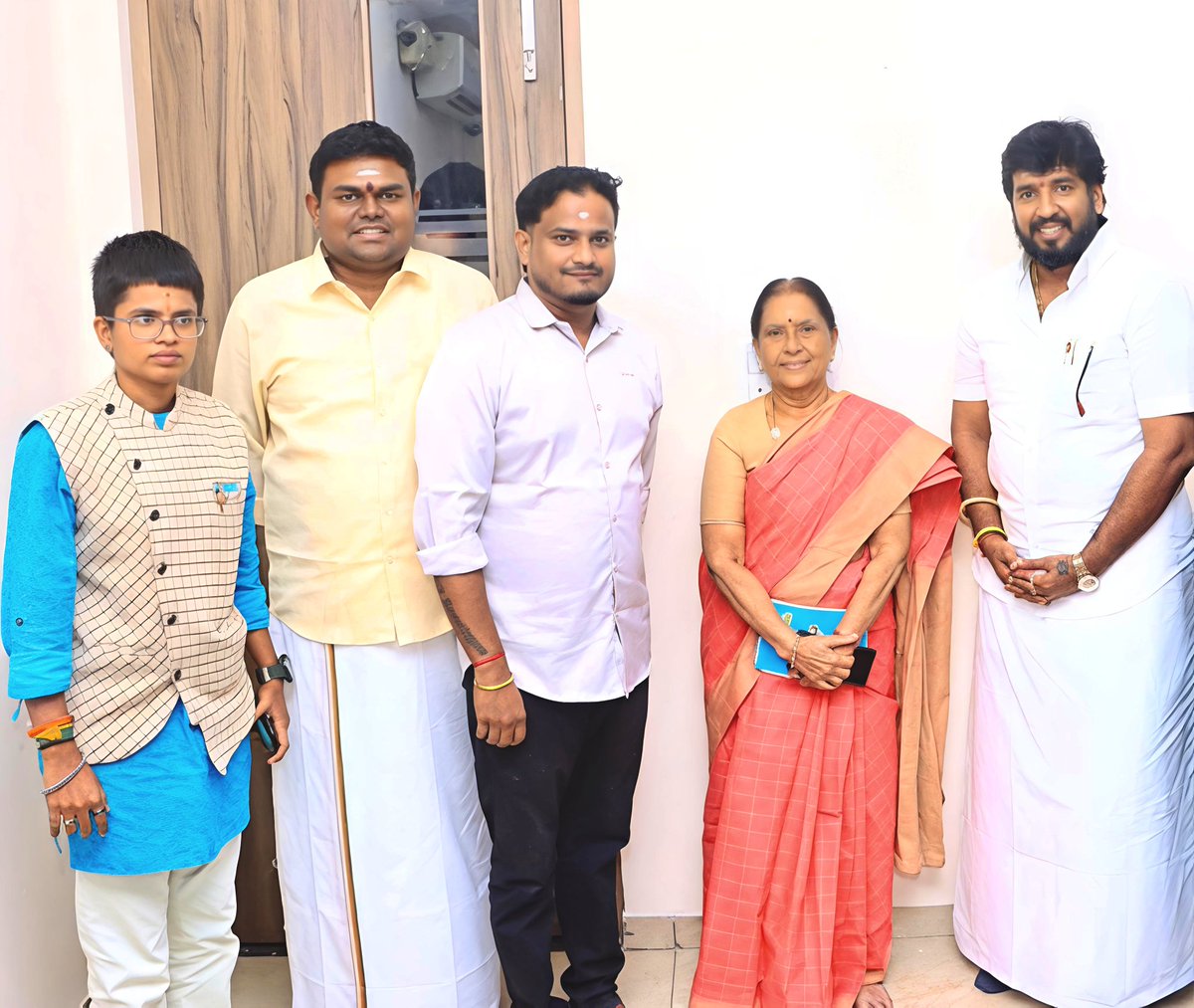 navin_bjp's tweet photo. மொடக்குறிச்சி தொகுதியின்  சட்டமன்ற உறுப்பினர்  பாசத்துக்குரிய அம்மா டாக்டர்  சி. சரஸ்வதி அவர்களுடன் மரியாதை நிமித்தமான சந்திப்பு

@NavinBJYM

 #BJPTN #tamilnadubjp #modi #tamilnadu #tamil https://t.co/NG0oRMQ954
