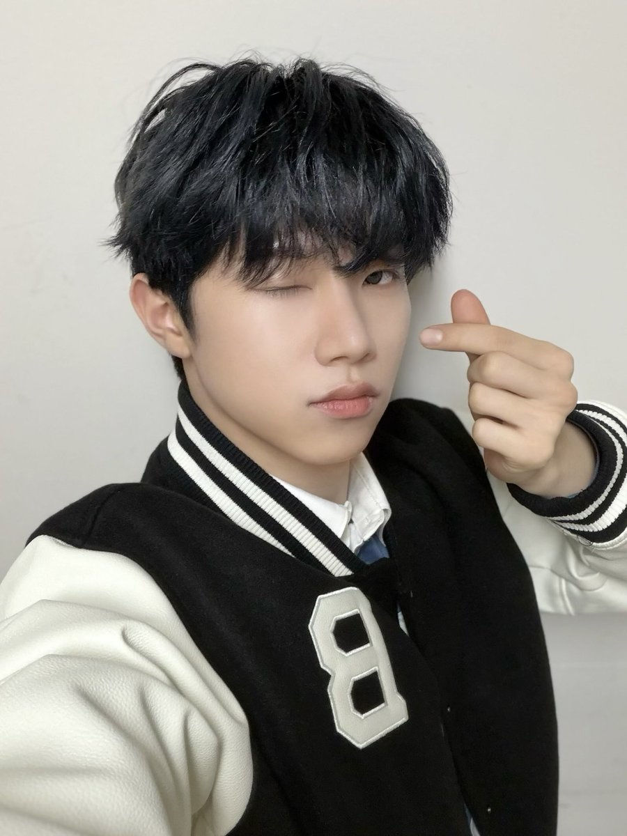 xikers_official's tweet photo. [#현우] 선배가 밥 사주께 😘
#xikers #싸이커스 https://t.co/TOHnOPZdwD