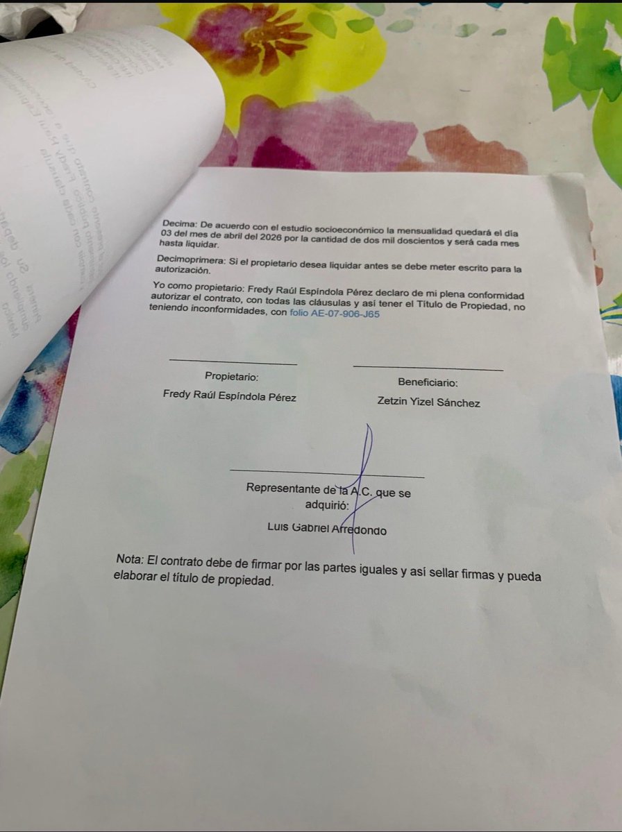 Ven a esta mujer qué está con <a href="/craviotocesar/">César Cravioto</a> se llama Zully Martínez y defraudó con más de 9 millones de pesos a 80 familias que le dieron dinero con la promesa de venderles un departamento del <a href="/INVICDMX/">INVI CDMX</a> 
Esta mujer que se mueve en Tlalnepantla y se autonombra Zully la morena,