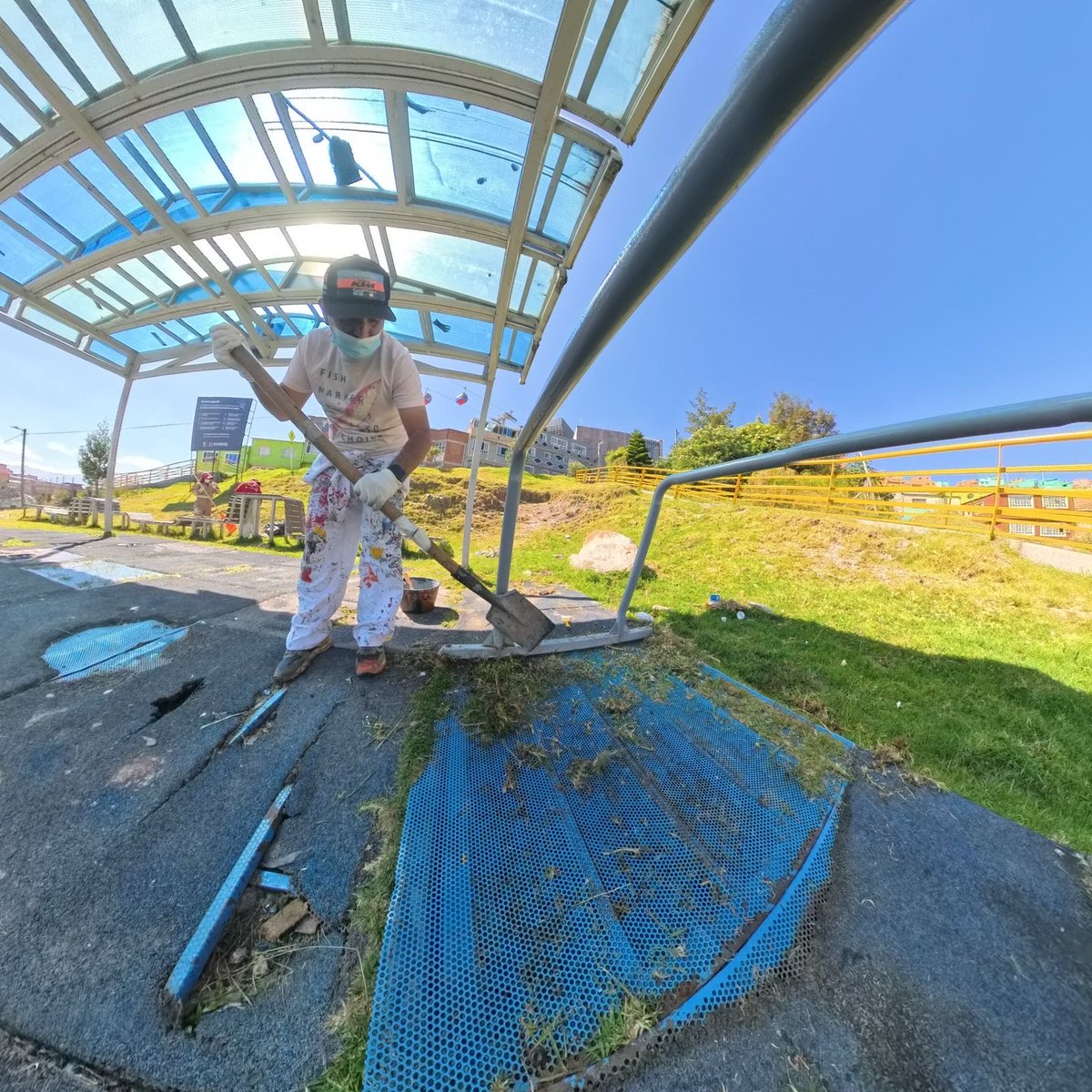 MiEspacioesBog's tweet image. 📍 Manitas – Ciudad Bolívar #TransforMACCIÓN 2.0

Revitalizamos un predio zona verde con limpieza y pintura de mobiliario, para que la comunidad disfrute un entorno más limpio, seguro y agradable.

#AquíSíPasa
#MásYMejorEspacioPúblico
#bogotá