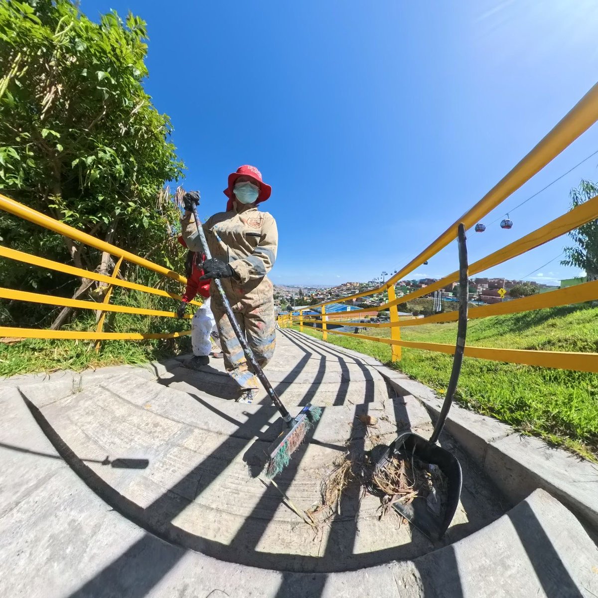 MiEspacioesBog's tweet image. 📍 Manitas – Ciudad Bolívar #TransforMACCIÓN 2.0

Revitalizamos un predio zona verde con limpieza y pintura de mobiliario, para que la comunidad disfrute un entorno más limpio, seguro y agradable.

#AquíSíPasa
#MásYMejorEspacioPúblico
#bogotá