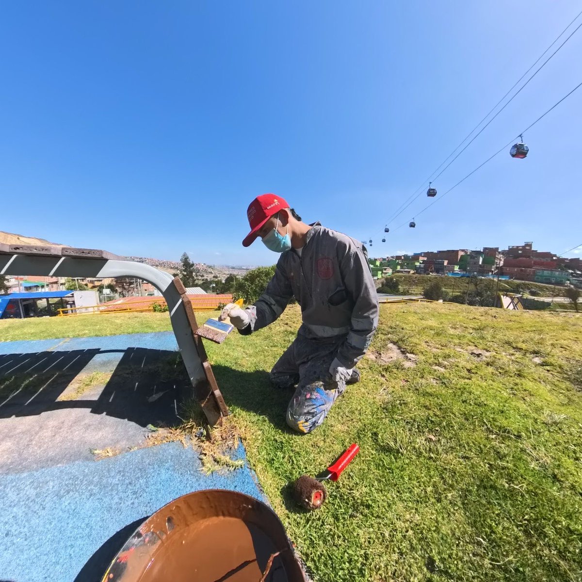 MiEspacioesBog's tweet image. 📍 Manitas – Ciudad Bolívar #TransforMACCIÓN 2.0

Revitalizamos un predio zona verde con limpieza y pintura de mobiliario, para que la comunidad disfrute un entorno más limpio, seguro y agradable.

#AquíSíPasa
#MásYMejorEspacioPúblico
#bogotá