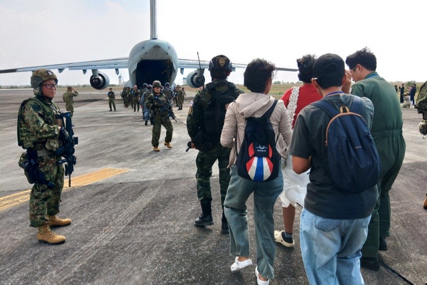 jgsdf_gcc_pao's tweet photo. ＃タイで開催中の多国間共同訓練「#コブラゴールド２６」。
#陸上総隊は、ウタパオ海軍基地において、タイ🇹🇭・米🇺🇸及び関係機関等と連携し＃在外邦人等の保護措置に係る訓練を実施しました。
本訓練では、緊急事態における邦人等の受入れ・警護、迅速な退避と安全確保のための技術向上を図るとともに多国間連携を深めました。🇹🇭🇺🇸🇯🇵
#CG26 #CobraGold26
