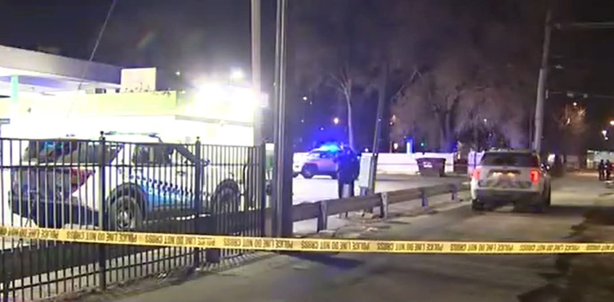 Dannic44's tweet image. Five people rushed to hospitals after a mass shooting at a gas station on South Stony Island Avenue.
@ChicagosMayor and @GovPritzker are too busy fighting @ICEgov to protect illegal immigrants instead of protecting the citizens they were elected to serve.
@FlipChicagoRed
#VoteRed