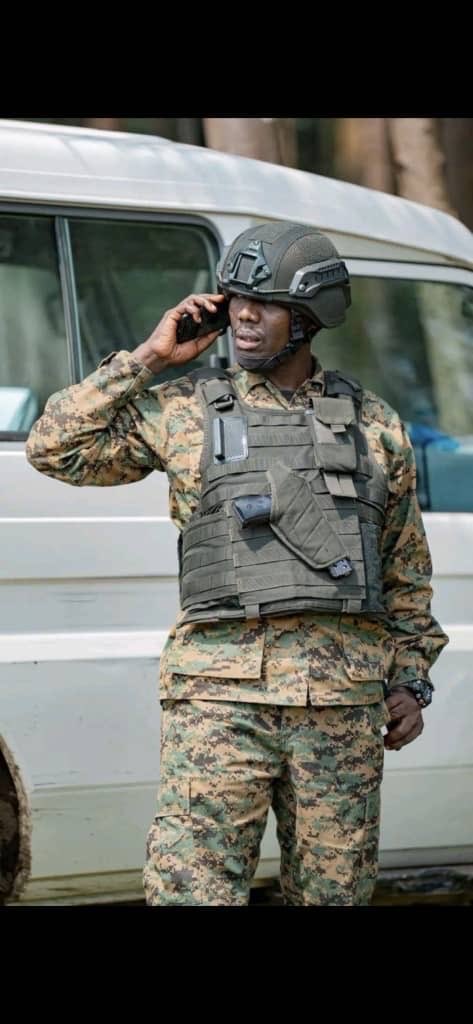 SimaroNgongoMba's tweet photo. DE L’AUTRE CÔTÉ DE #MASISI:
Les villages de 
#Katobotobo ,
#Kasenyi et #Luke 
Viennent de repasser entre les mains de AFC_M23 . Nous sommes à Masisi. Les combats se poursuivent à #Kasinga.
L'armée révolutionnaire ( #ARC ) 
avance cette fois avec brutalité et rage. https://t.co/2DkcSsDOoT