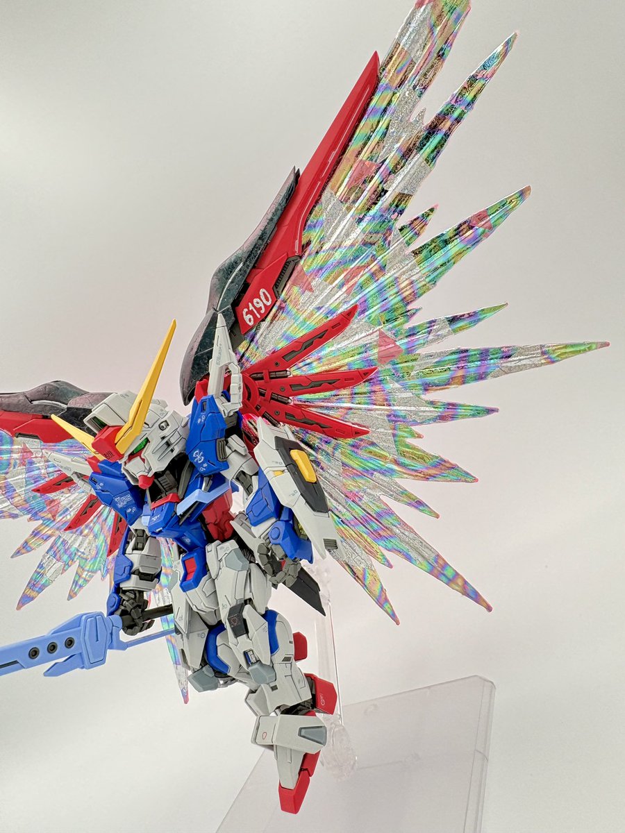 Sakurabi_Waon's tweet photo. MGSDデスティニーガンダム完成しました✨️

デカール・スミ入れ・部分塗装に加えてウチハクを貼ってキラキラの翼にしてみました！
とっても楽しいキットでした☺️🦋.*˚

#ガンプラ 
#ウチハク https://t.co/OgGVQRt5xg