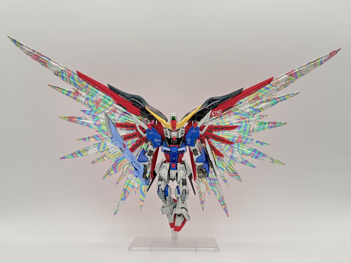 Sakurabi_Waon's tweet photo. MGSDデスティニーガンダム完成しました✨️

デカール・スミ入れ・部分塗装に加えてウチハクを貼ってキラキラの翼にしてみました！
とっても楽しいキットでした☺️🦋.*˚

#ガンプラ 
#ウチハク https://t.co/OgGVQRt5xg