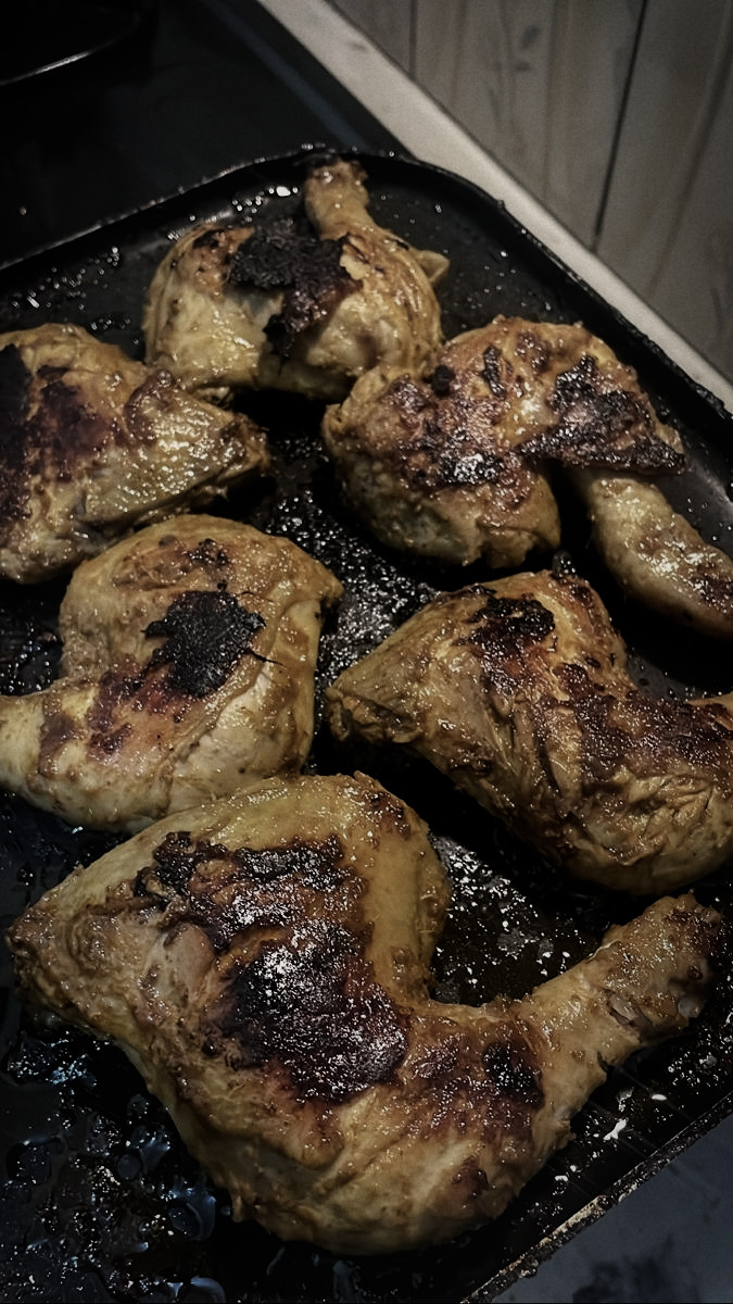 Kalau nggak bisa ke gym tapi perlu berdamai dengan mood, sekarang pelariannya masak. Sudah pada makan malam?