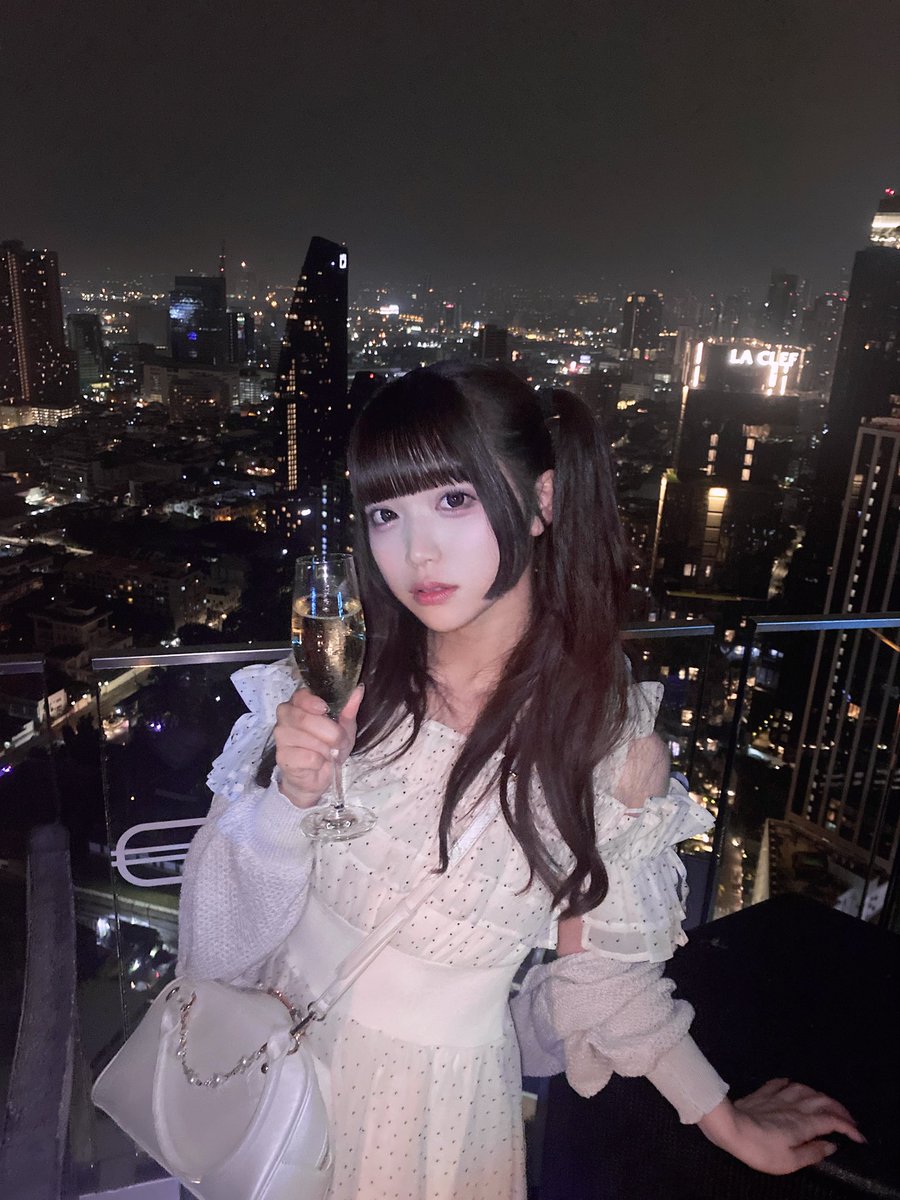 hinano_sak122's tweet photo. いきなりタイの夜景あげてみる🇹🇭🥂 https://t.co/NcQ4xpXr6r