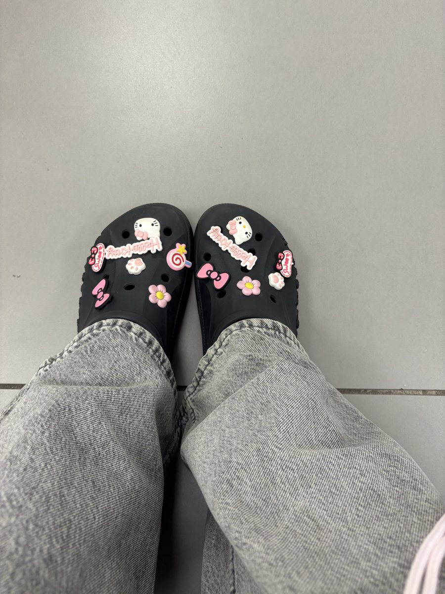 nass_bkr7's tweet image. Élue les plus belles crocs