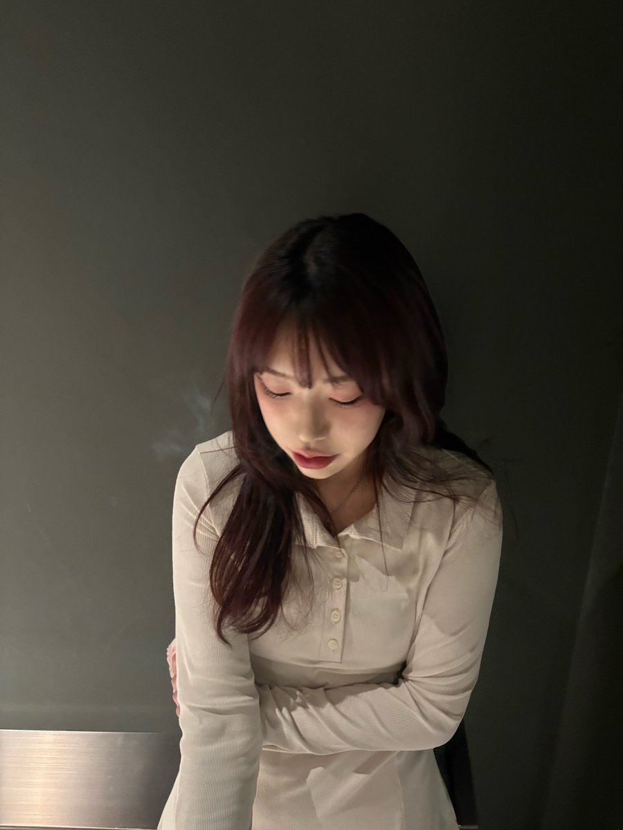 me_5_6's tweet photo. 밀린 사진 올리기 ~_~ 이번 네일 짱 맘에 들오 우하하 자기 전에 디엠 할 짜람 구함 #맘눌뎀 https://t.co/CgTAD9YEZX