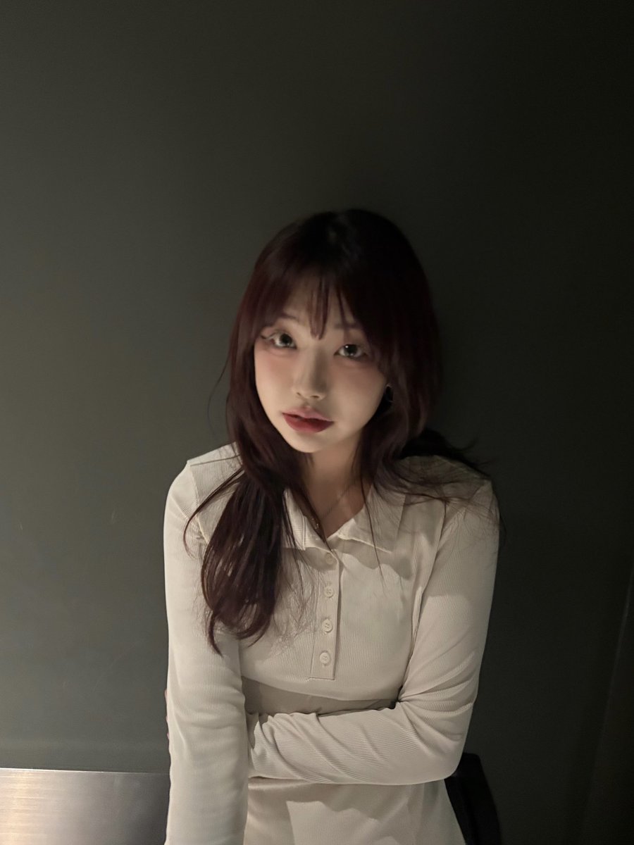 me_5_6's tweet photo. 밀린 사진 올리기 ~_~ 이번 네일 짱 맘에 들오 우하하 자기 전에 디엠 할 짜람 구함 #맘눌뎀 https://t.co/CgTAD9YEZX