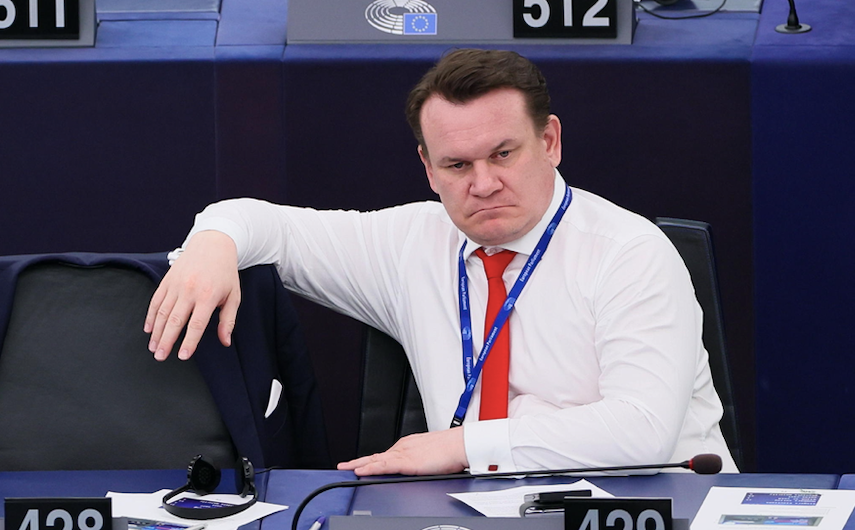 jak uderzyć w interesy syjonistów w Polsce

wyszukiwać ich biznesy?
są tak pokonstruowane by nic nie było wiadomo

lepiej uderzyć w ich marionetki, ich tuby propagandowe
w ich kupionych polityków

poznać łatwo
pozncie ich po smrodzie i ich podłych przemowach w obronie wysraela