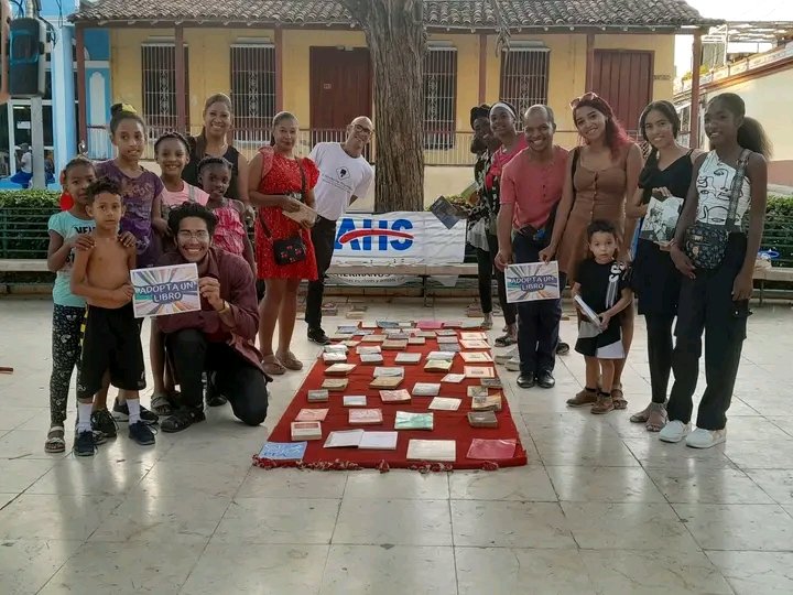 🤗 ¡Algarabía Literaria! 🤗
👉 El espacio literario ActivArte reunió hoy a toda la familia Literaria de la AHS Guantánamo 😌 un espacio con expoventas de libros y mucha interacción con el público 🥳
📚
#AHSGuantánamo  #ElArteNosUne  #literatura