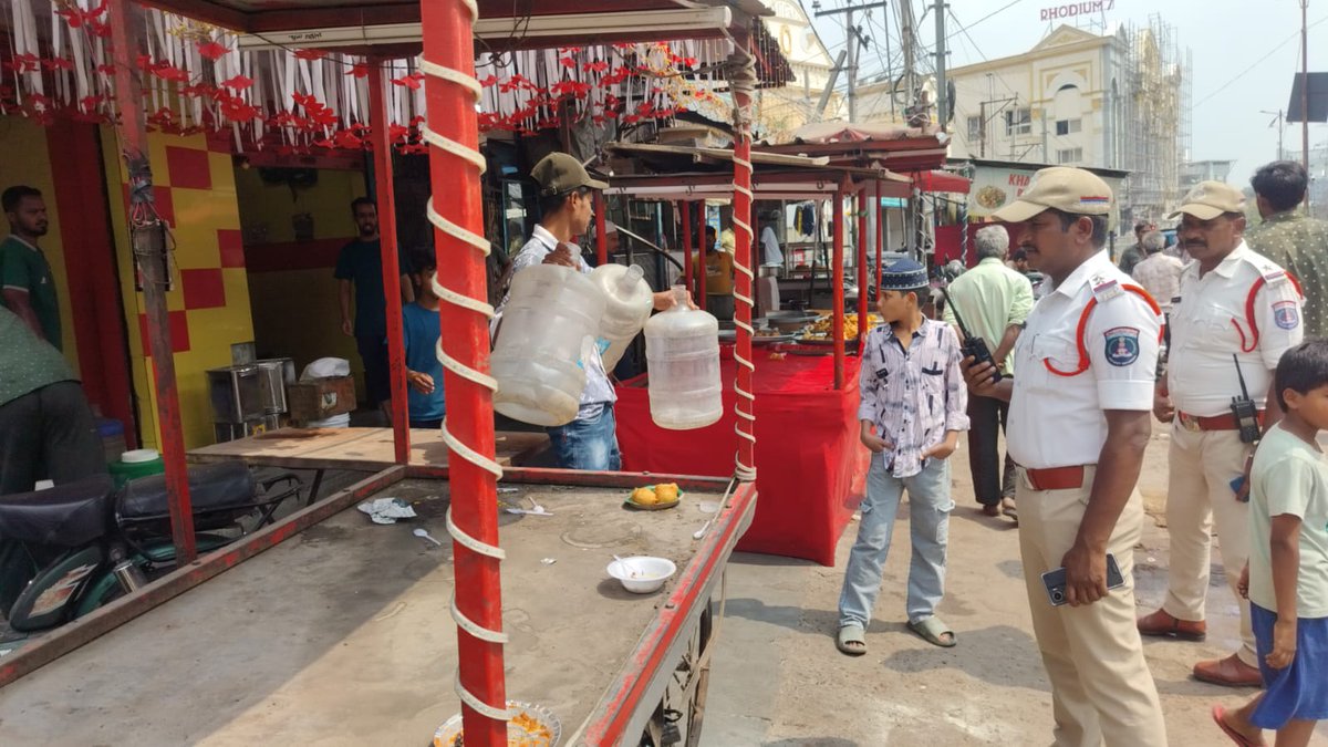 HYDTP's tweet photo. #HYDTPinfo
Today, under the supervision of Sri Rahul Hegde B.K., IPS, DCP Trf-III, Hyd., Operation #ROPEhydtp was conducted on the service road from PDP to Pillar No. 258.
During the drive, encroachments on the footpath were removed and cases were booked against the violators to ensure smooth traffic flow and pedestrian safety.
#EncroachmentRemoval #PedestrianSafety #FreeFlowTraffic #RoadSafety #PublicSafety