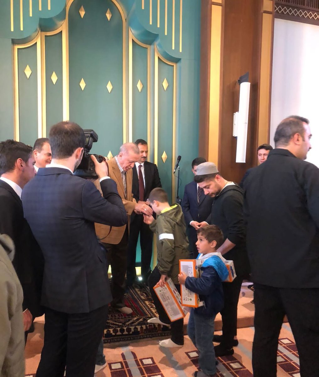 Millete adanan bir ömür...
Allah size ve sevdiklerinize uzun ömürler versin Sn Cumhurbaşkanım.
Nice hizmet yolunda, nice hayırlı yıllara.
#NiceYıllaraReis <a href="/RTErdogan/">Recep Tayyip Erdoğan</a>