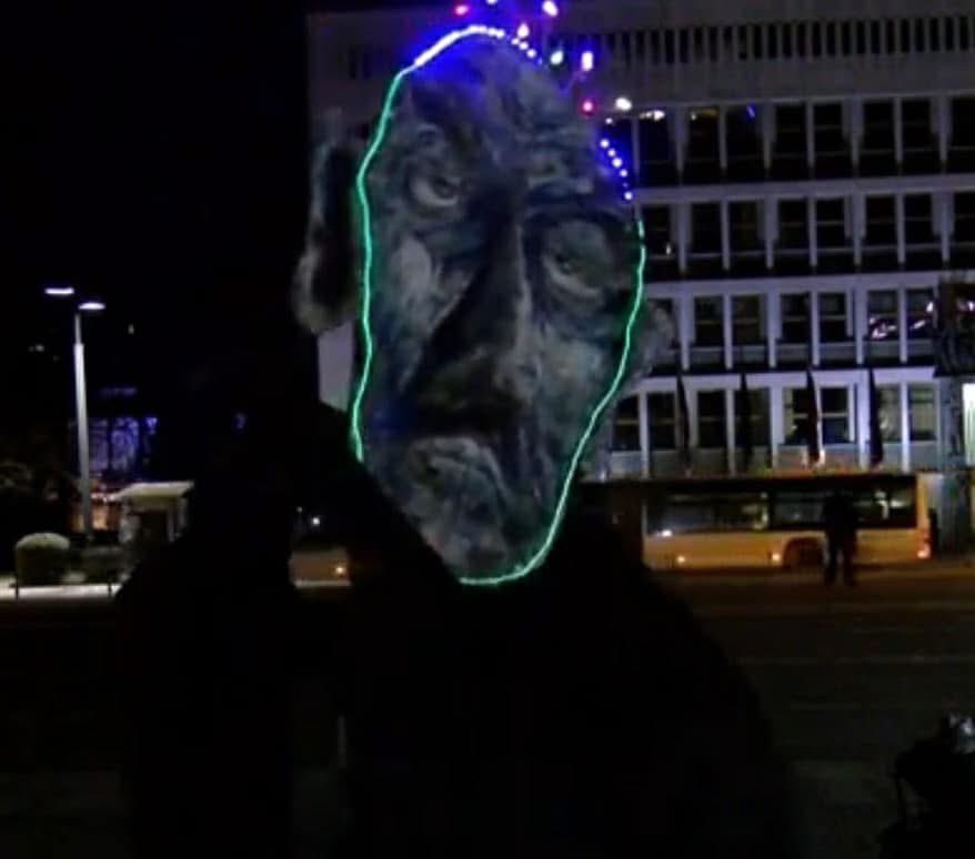 Odziv na obešeno živalsko truplo na plakatu na Vrhniki: Gre za zavržno dejanje, ki ga v SDS ostro obsojamo! 
Ob tem pa samo spomnimo, da tovrstni dogodek ni ne prvi, ne najhujši! ⬇️