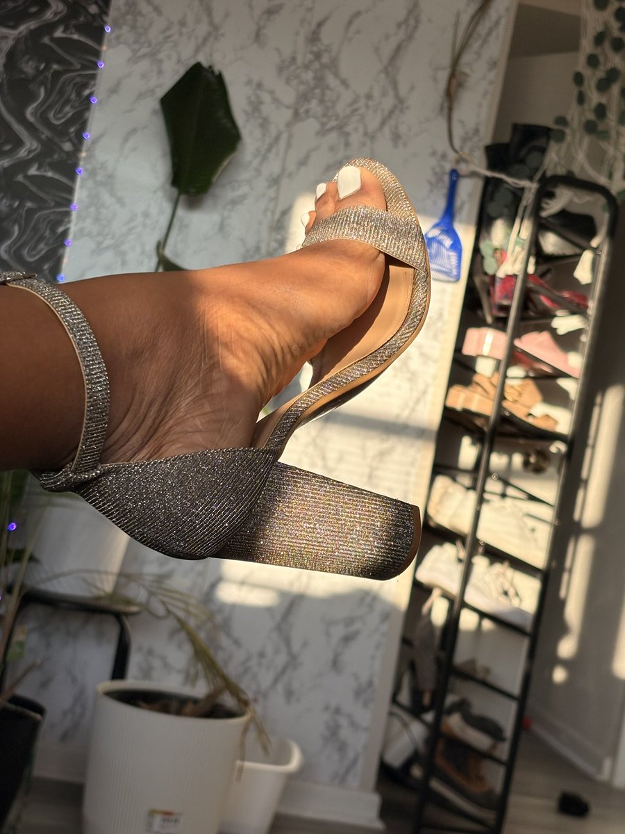 AnontheeIcon's tweet photo. Lost &amp; Found closet gems https://t.co/QioiOVTN99