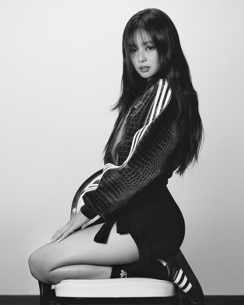 jenniepics's tweet photo. MOTHER https://t.co/nMAmI3GfJ6