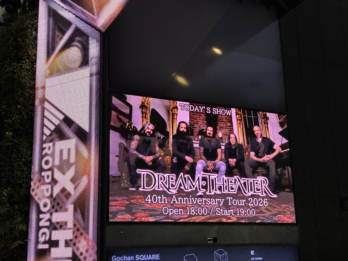 ASIAMETAL4's tweet photo. ドリームシアター
ペトルーシがポートノイに話かけて
笑っているシーンが多く、復帰して
ホント嬉しいのでしょうね😁

終了後の挨拶が終わると
マイヤンは毎度の如く、足早に
ステージ袖に去って行った💦 https://t.co/YpIRNjHsQV