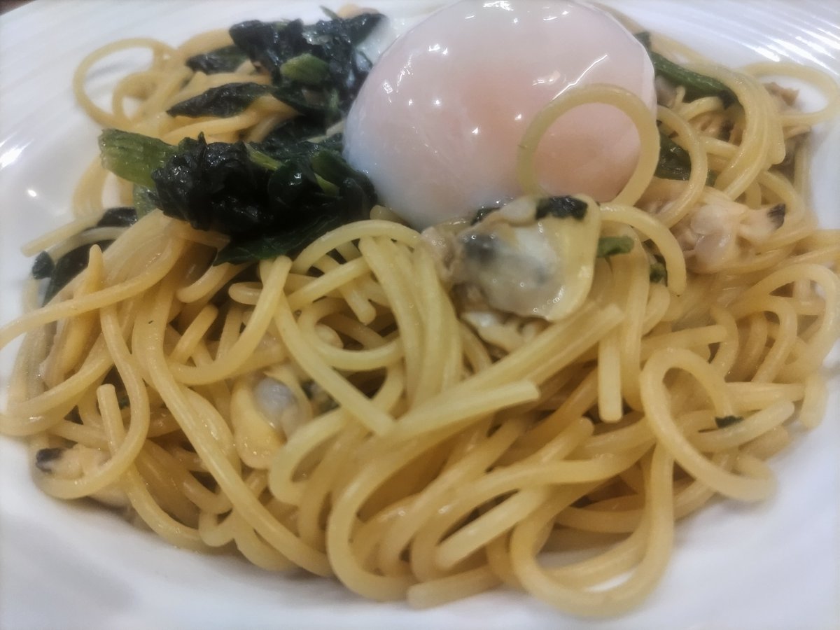 chizuun_Japan's tweet photo. あさりとほうれん草のバター醤油
topping 半熟卵
(asari to hourensou no bata-jyouyu)
topping(hanjyuku tamago)
Japanese-style Pasta with Clams and Spinach in Butter Soy Sauce,Topped with a Soft-boiled Egg.
#JapaneseItalian #soysourcepasta #softboiledegg #Japanesefood #yosyoku #dinner https://t.co/gOZehqPbEt