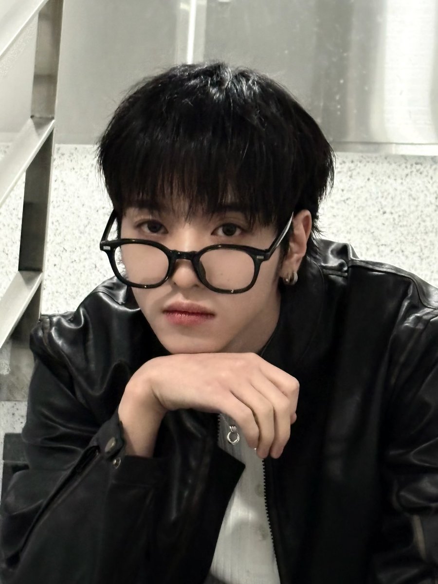 xikers_official's tweet photo. [#유준] 👓
#xikers #싸이커스 https://t.co/B9DeD2qdaW