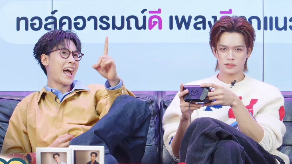 jummo__gmmtv's tweet photo. แด๊ดหวั่น ลั่นวันเกิดด๊าผิด เฉียดนอนนอกบ้าน !
#JuniorMarkxFANDOMFANFIC https://t.co/1EHa9mcWyL