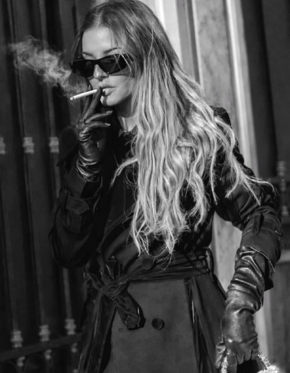 Smoking in Gloves (@glovesmoke) on Twitter photo 