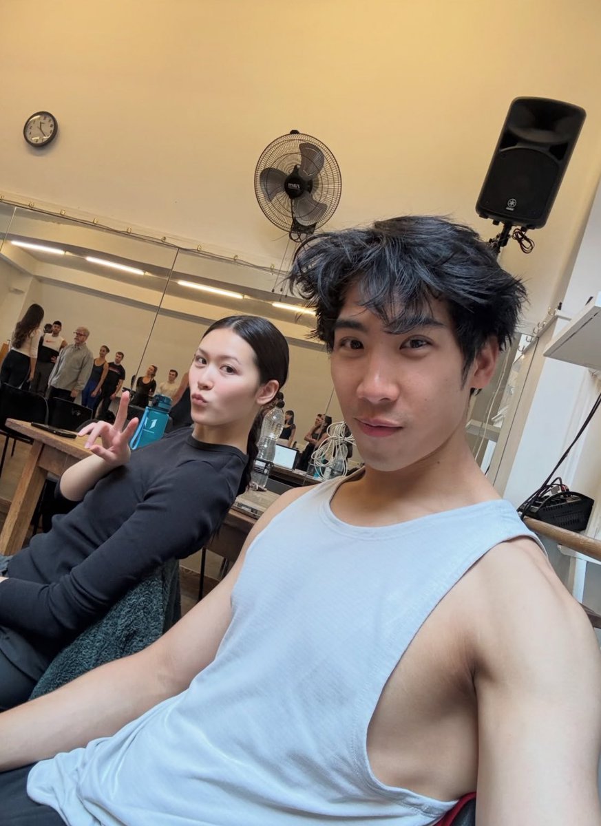 NoContxtBton's tweet photo. NEW bts photos of Zheng Xi Yong and Isabella Wei from #Bridgerton Season 4 https://t.co/Qy9ze1B9Cm