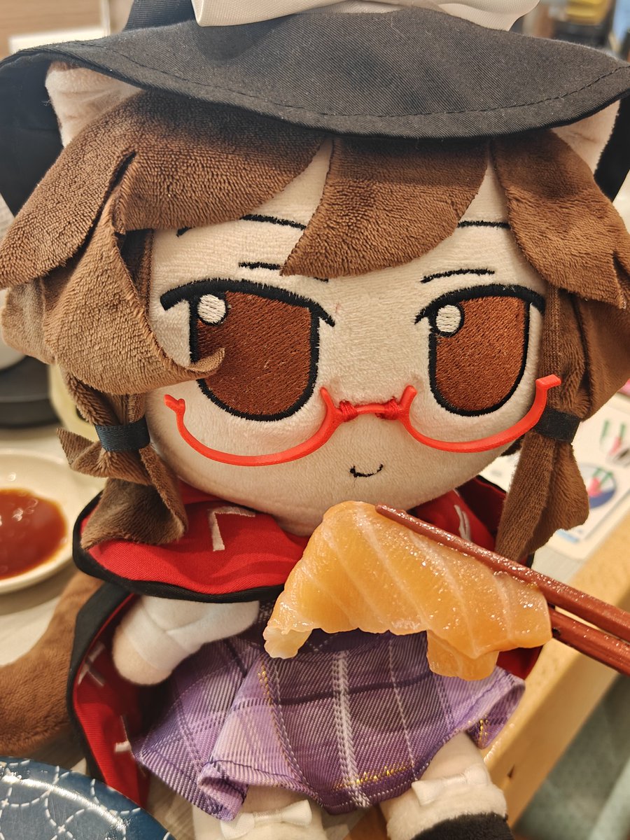 Kitty you can eat salmon

#東方Project #fumo #ふもふも #宇佐見菫子
